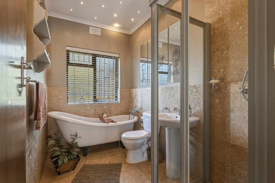 5 Bedroom Property for Sale in Constantia Western Cape